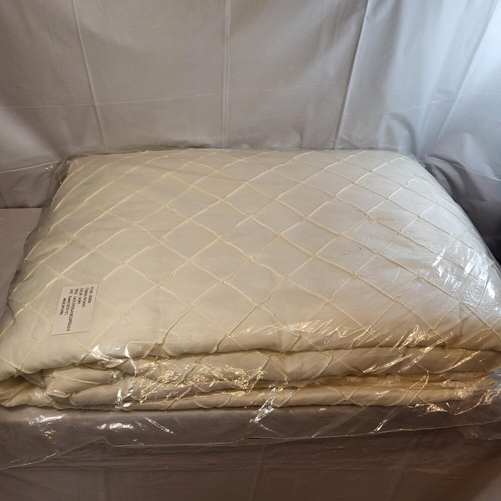 Lace Overlay Bedspread Queen Size 102x112 Ivory